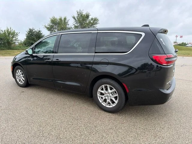 Used 2024 Black Chrysler Touring L image 2