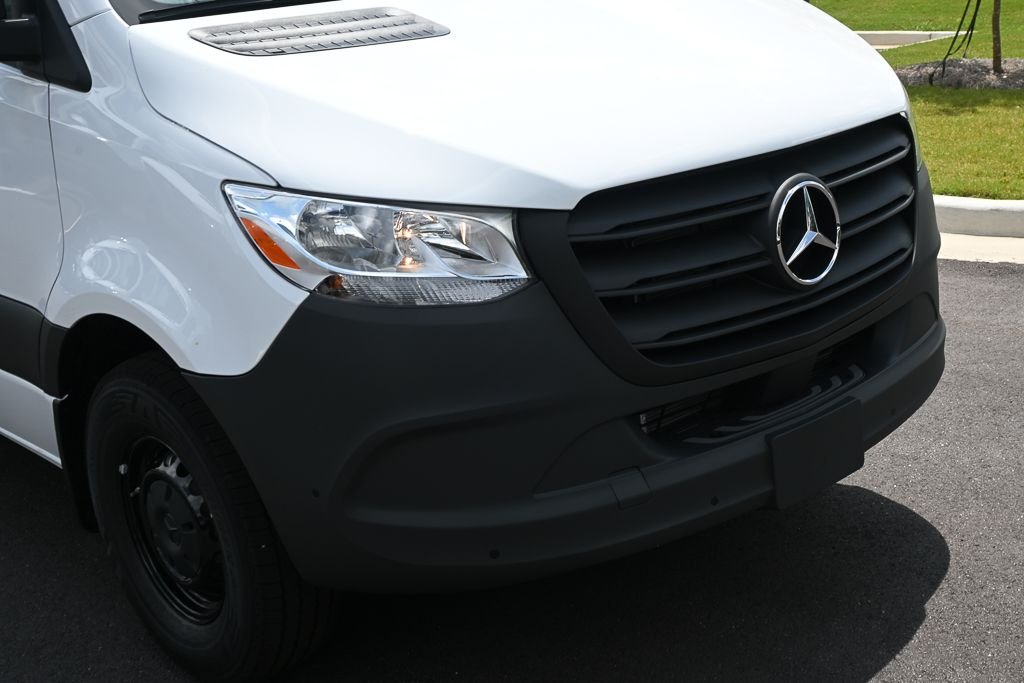 New 2026 Arctic White Mercedes-Benz Cargo 170 WB image 30