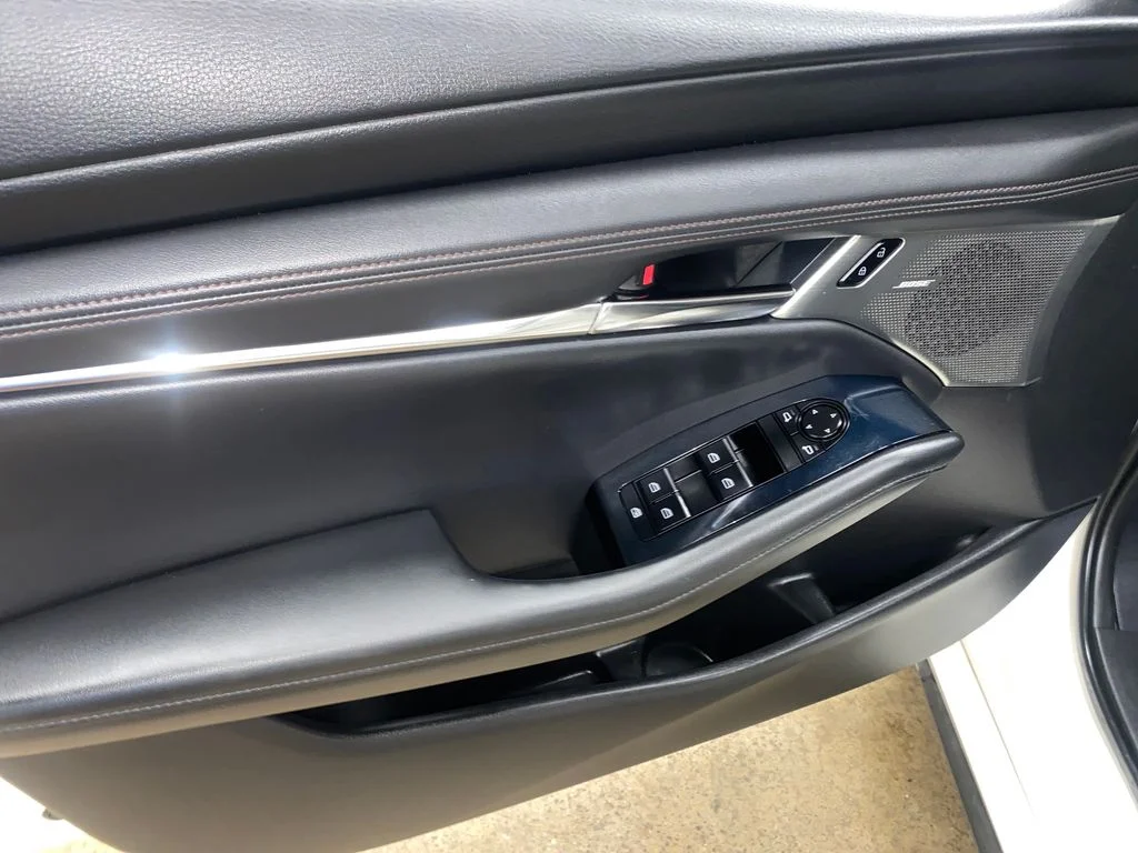 Used 2020 White Mazda Preferred image 10