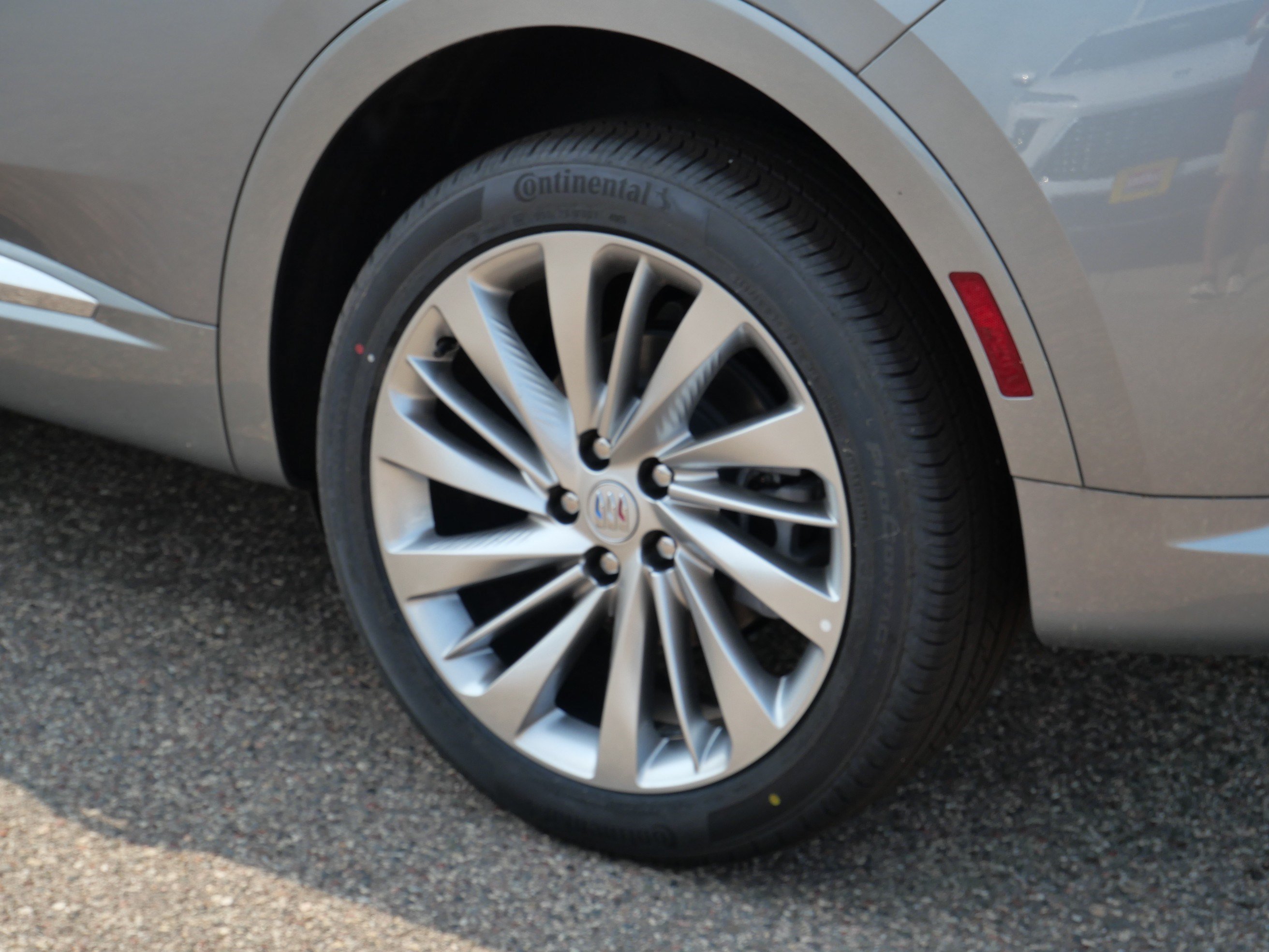 2026 Buick Envision Avenir - Photo 3
