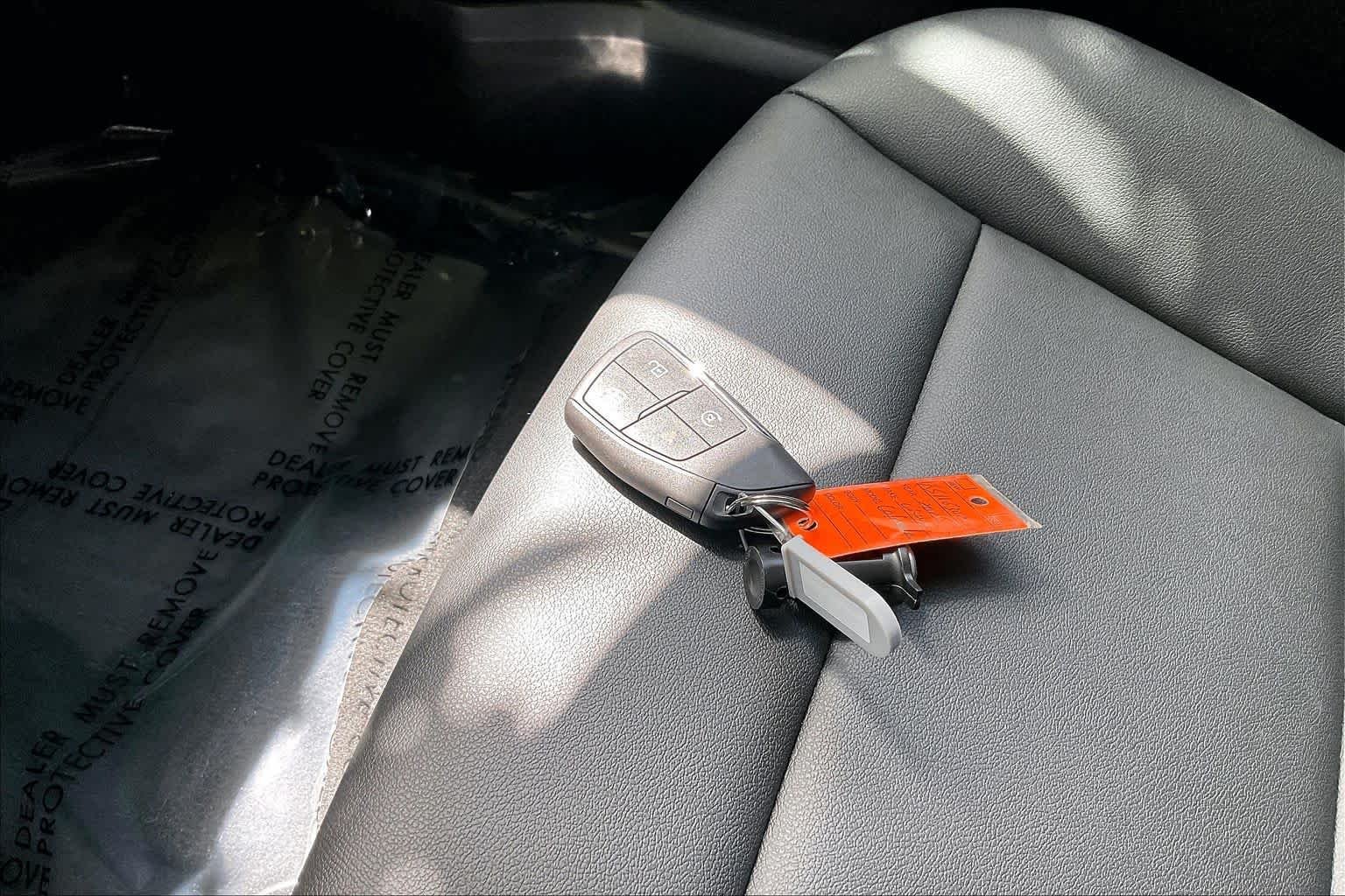Used 2025 Summit White Chevrolet 4WD Trail Boss image 11