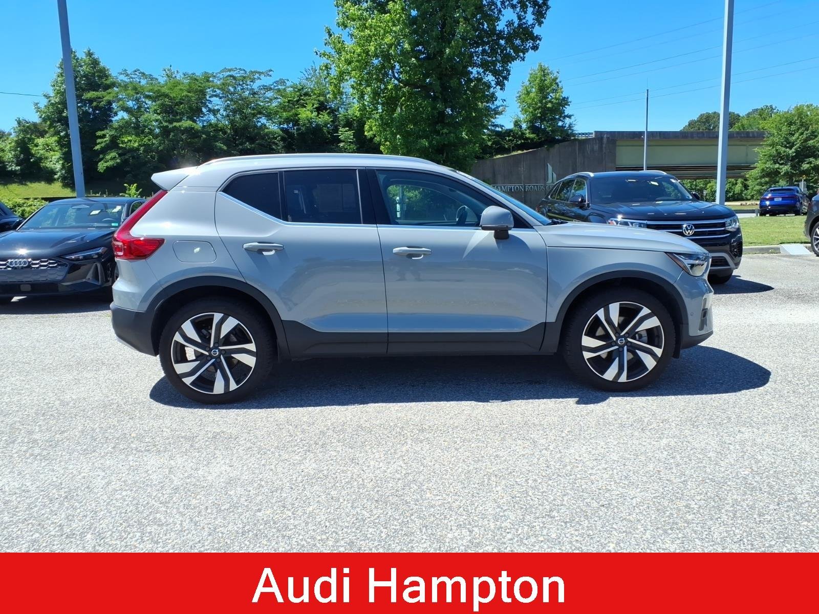 Used 2024 Vapor Grey Metallic Volvo Ultimate Bright Theme image 5