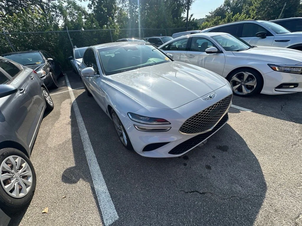 Used 2022 White Genesis 2.0T image 1