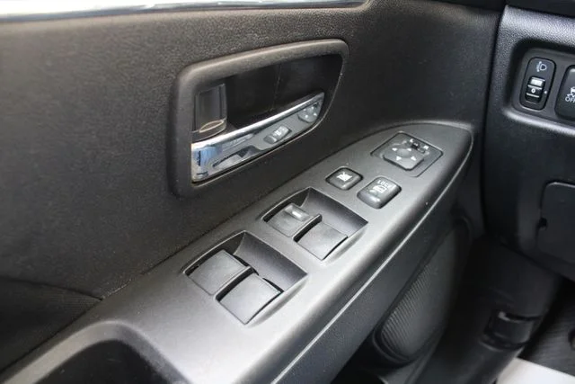 Used 2013  Mitsubishi LE image 5