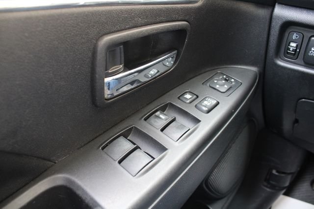 Used 2013  Mitsubishi LE image 5