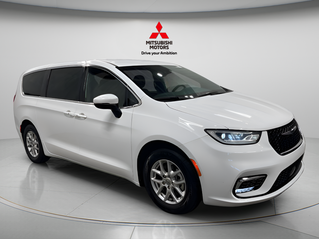 Used 2023 Bright White Clearcoat Chrysler Touring image 2