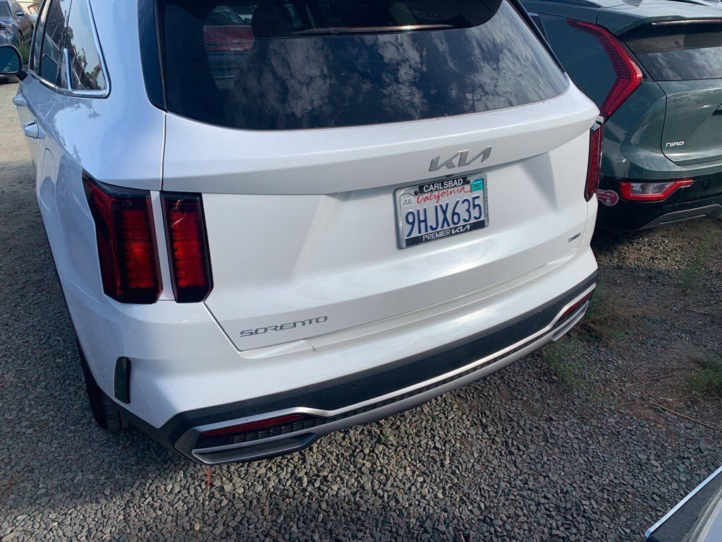 Used 2023 White Kia EX image 8