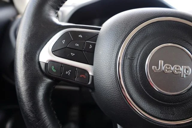 Used 2023 White Jeep Latitude image 27