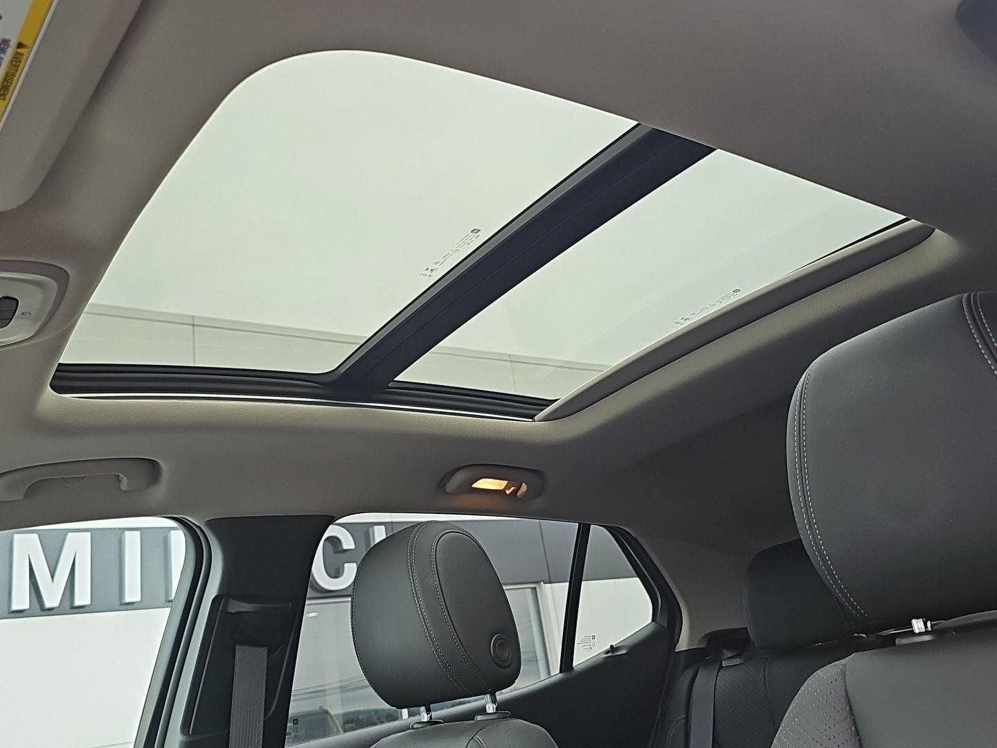 Used 2022 White Frost Tricoat Buick Essence image 20