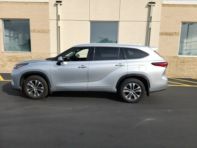 Certified Used 2022 Silver Toyota XLE image 5