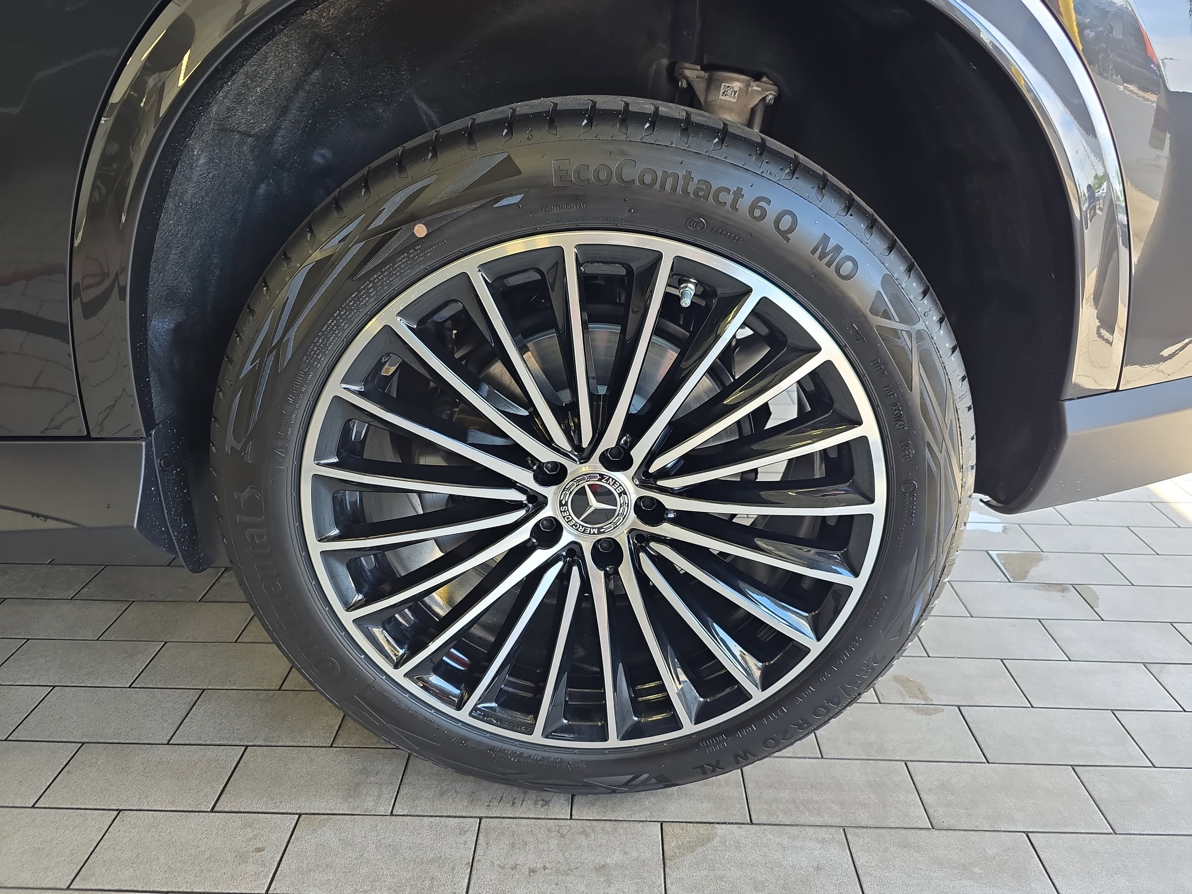 New 2026 Graphite Grey Metallic Mercedes-Benz GLC300 image 36