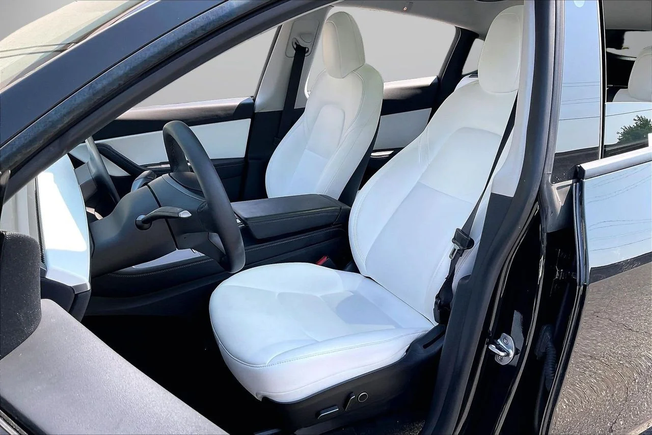 Used 2022  Tesla Long Range image 23