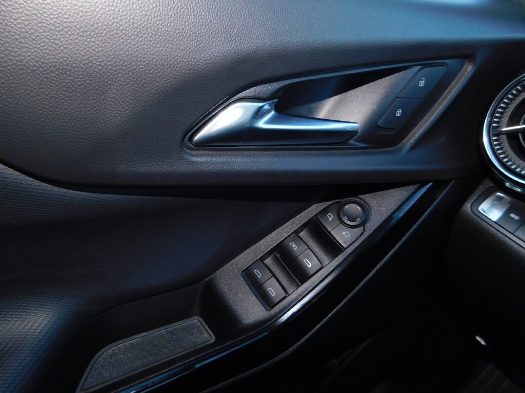 Used 2025 White Chevrolet LT image 27