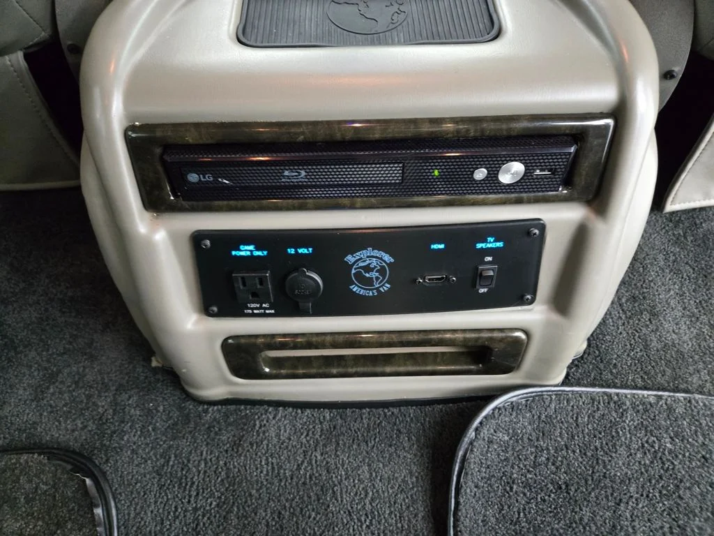 Used 2023 Birch Chevrolet Explorer Limited SE image 49