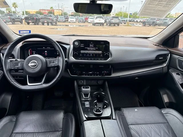 Used 2023 White Nissan Platinum image 12
