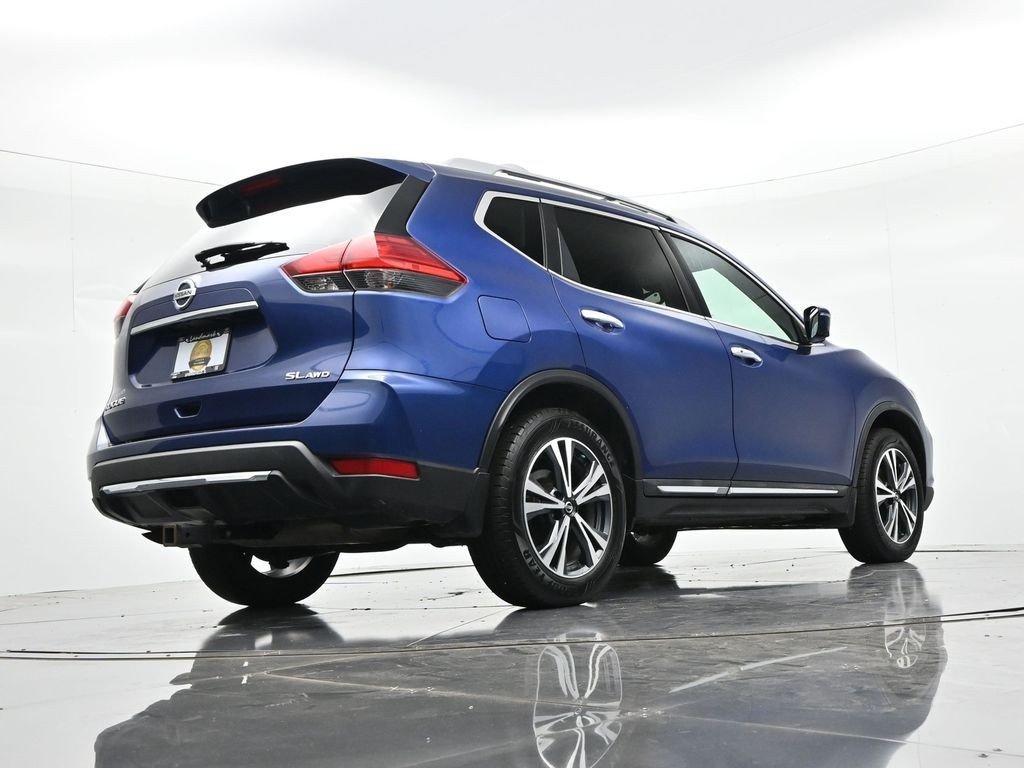 Used 2017 Caspian Blue Nissan SL image 19