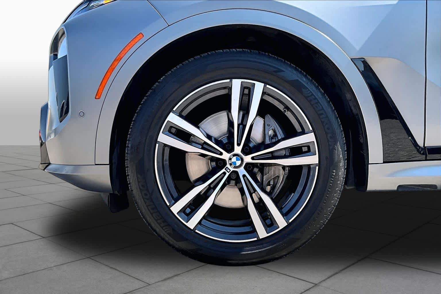 Used 2023 Frozen Pure Grey Metallic BMW xDrive40i image 10