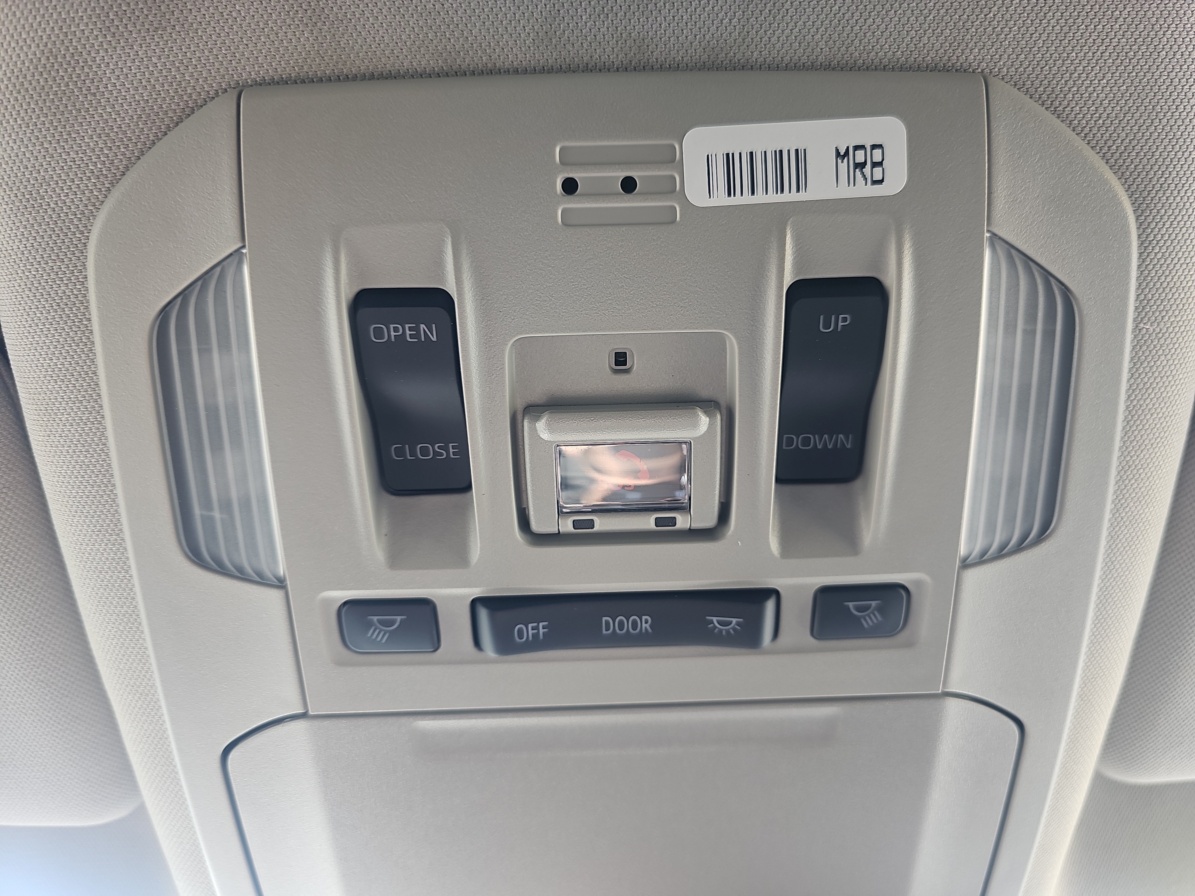 Used 2021 Blizzard Pearl Toyota Hybrid XLE image 27