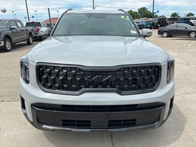 Certified Used 2025 Wolf Gray Kia EX X-Line image 2