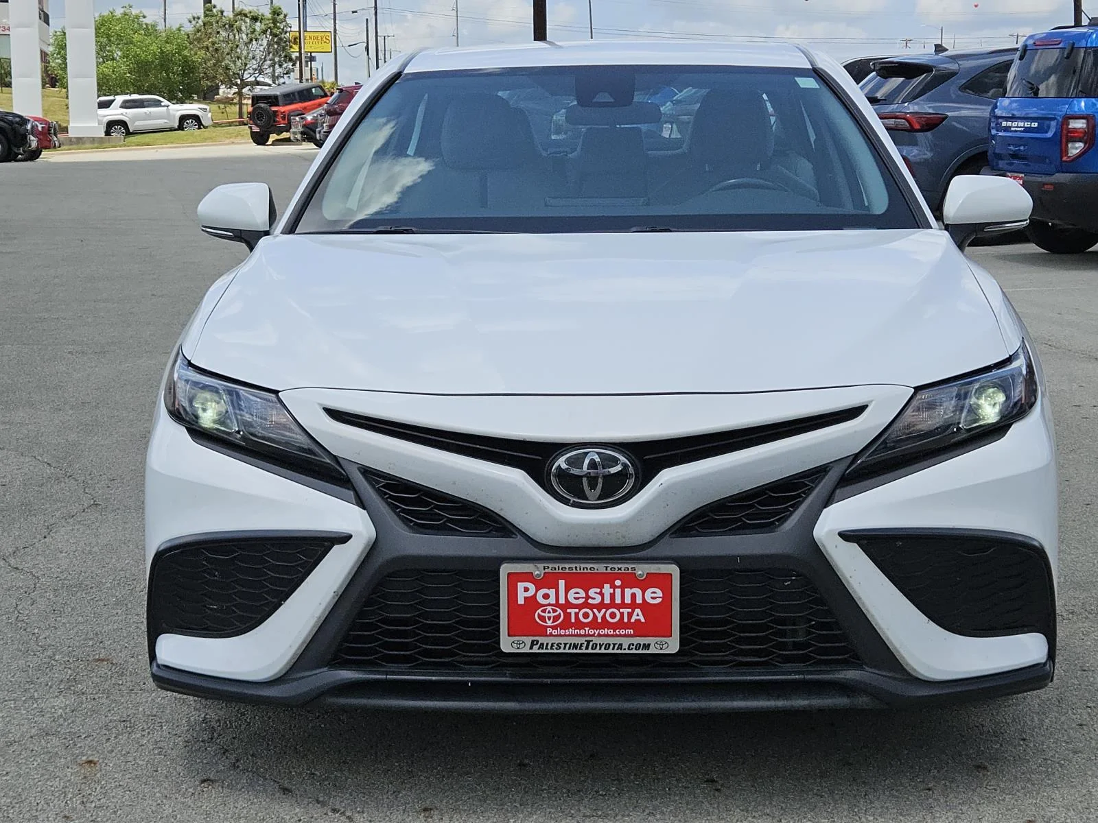 Used 2023 White Toyota SE Auto (Natl) image 2