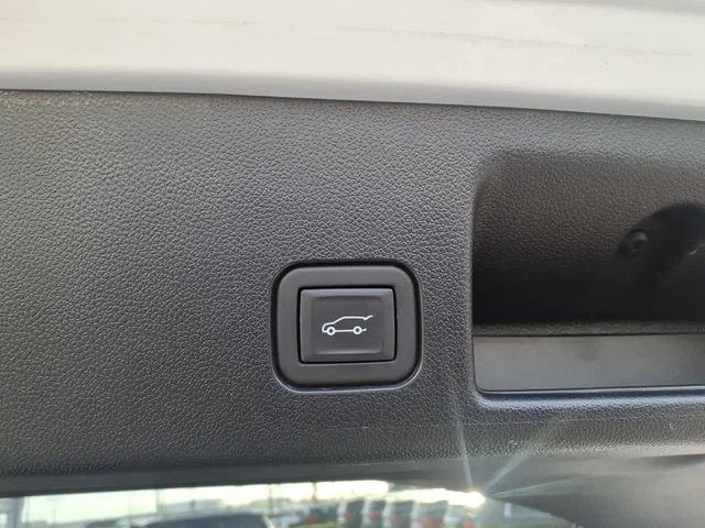 Used 2024 Summit White Chevrolet 2LT image 7