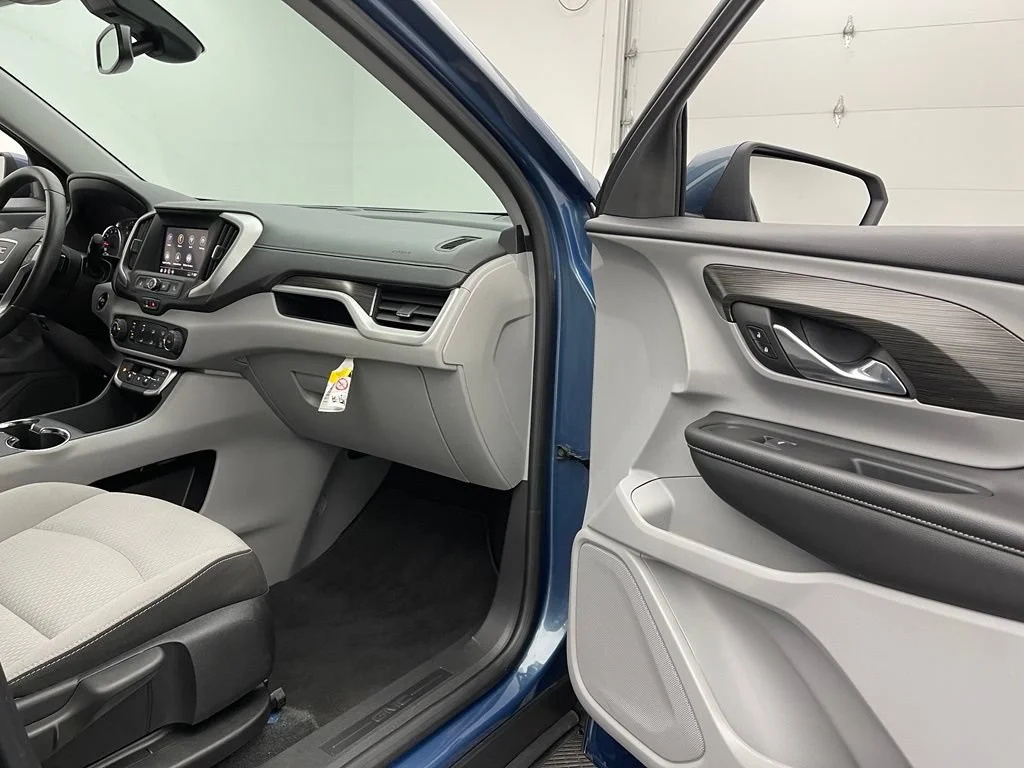 Used 2024 Downpour Metallic GMC SLE image 27