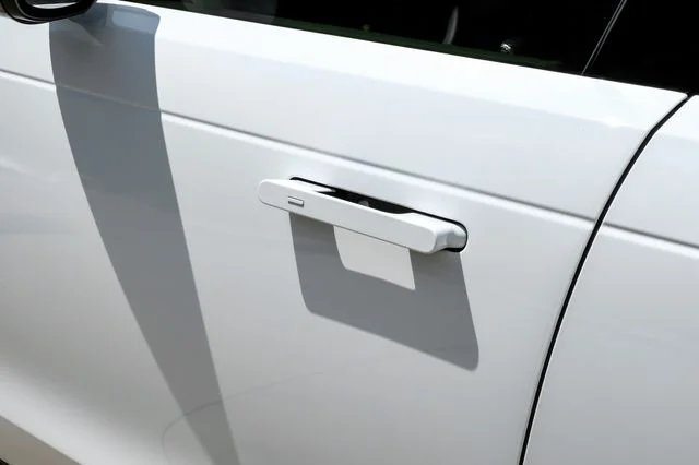 New 2026 Fuji White Land Rover SE image 48
