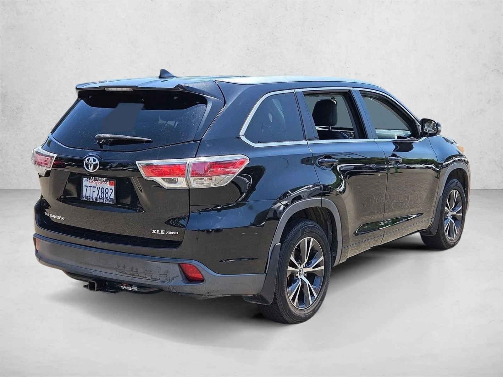 Used 2016 Midnight Black Metallic Toyota XLE image 5