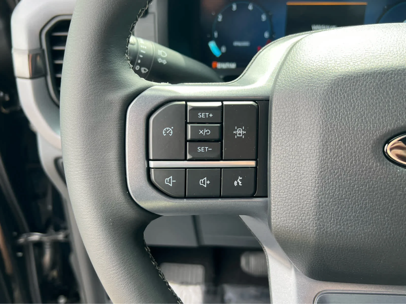 New 2026 Agate Black Metallic Ford XLT image 32