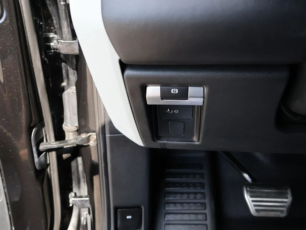 Used 2020  Land Rover HSE image 33