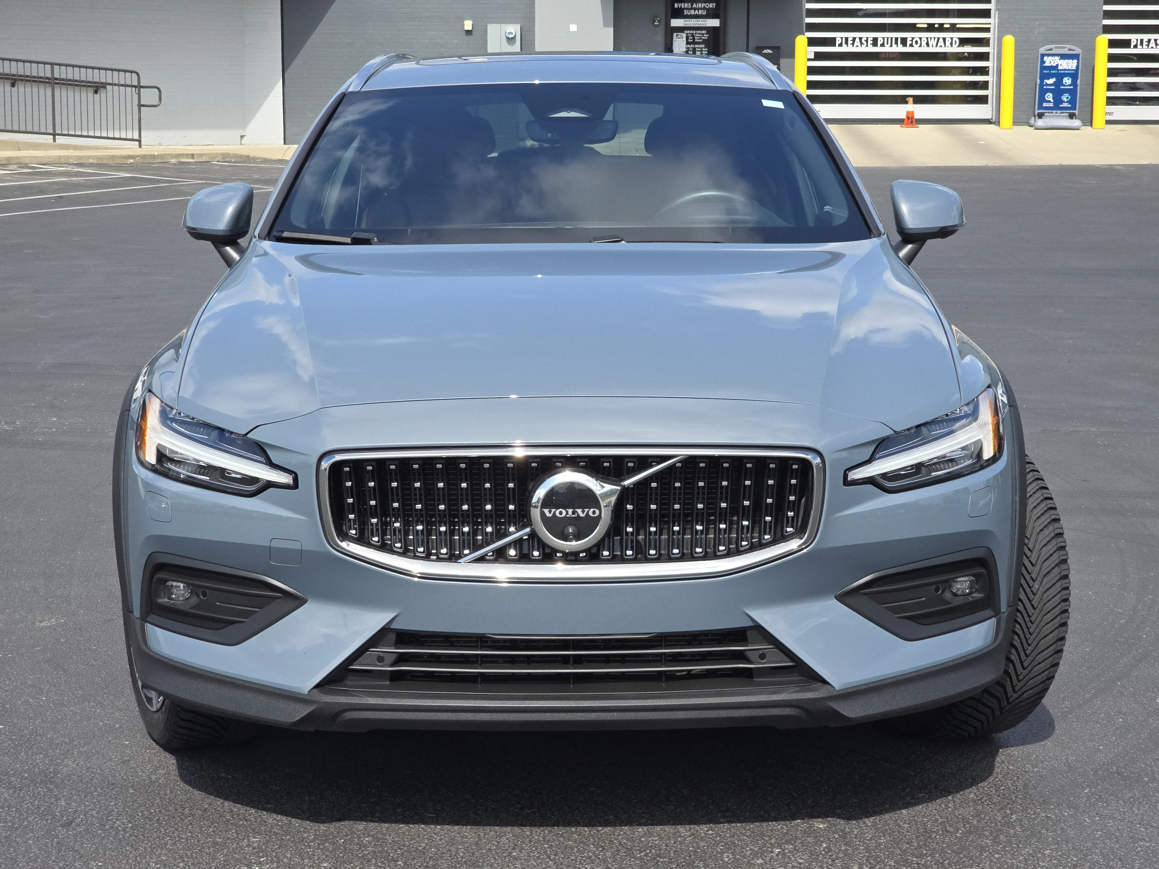 Used 2023 Thunder Grey Metallic Volvo Ultimate image 2