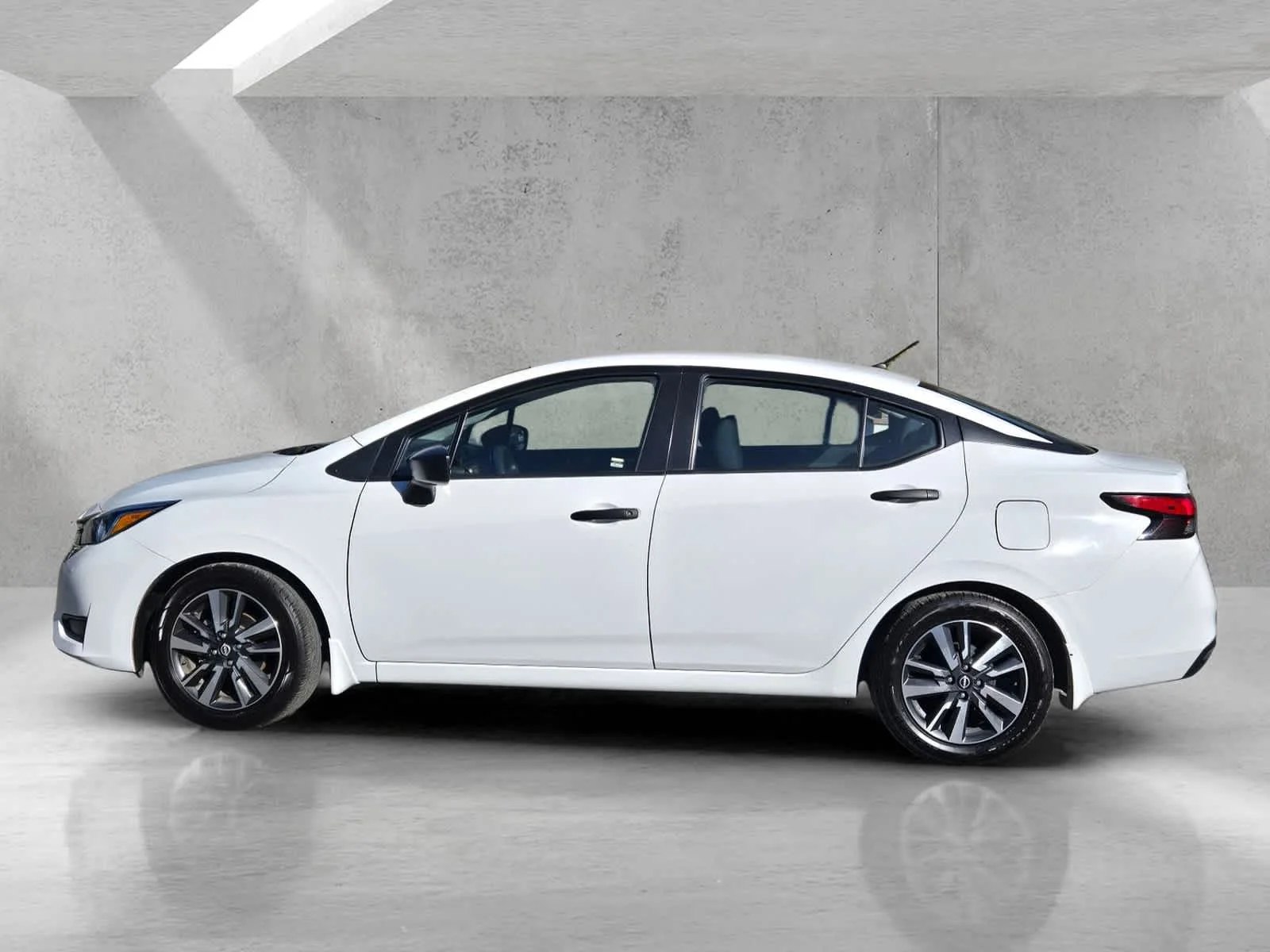 Used 2024  Nissan S image 7