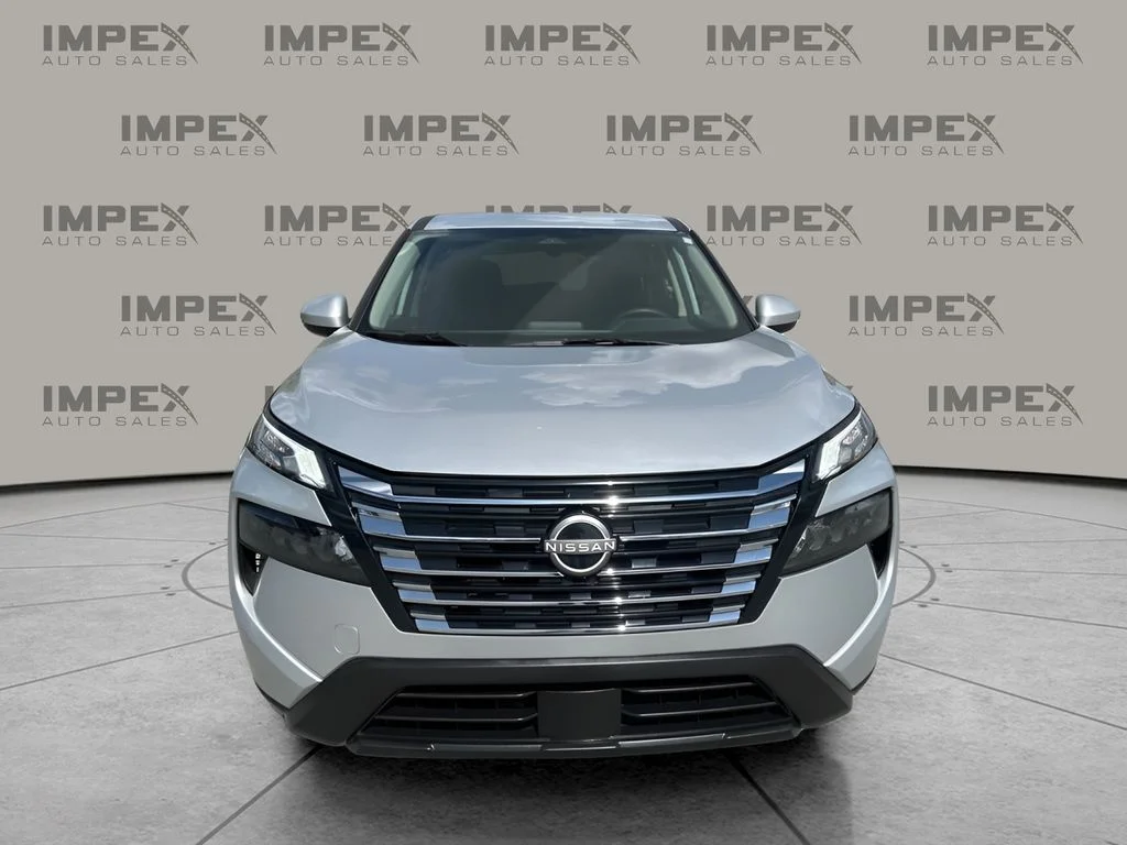 Used 2025 Silver Nissan SV image 8