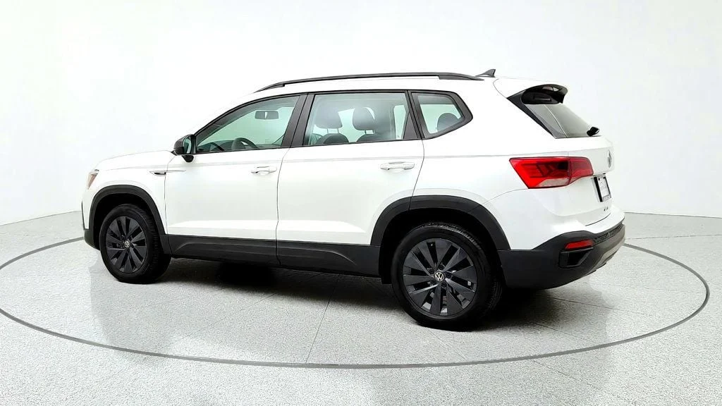 Used 2022 Pure White Volkswagen S FWD image 7