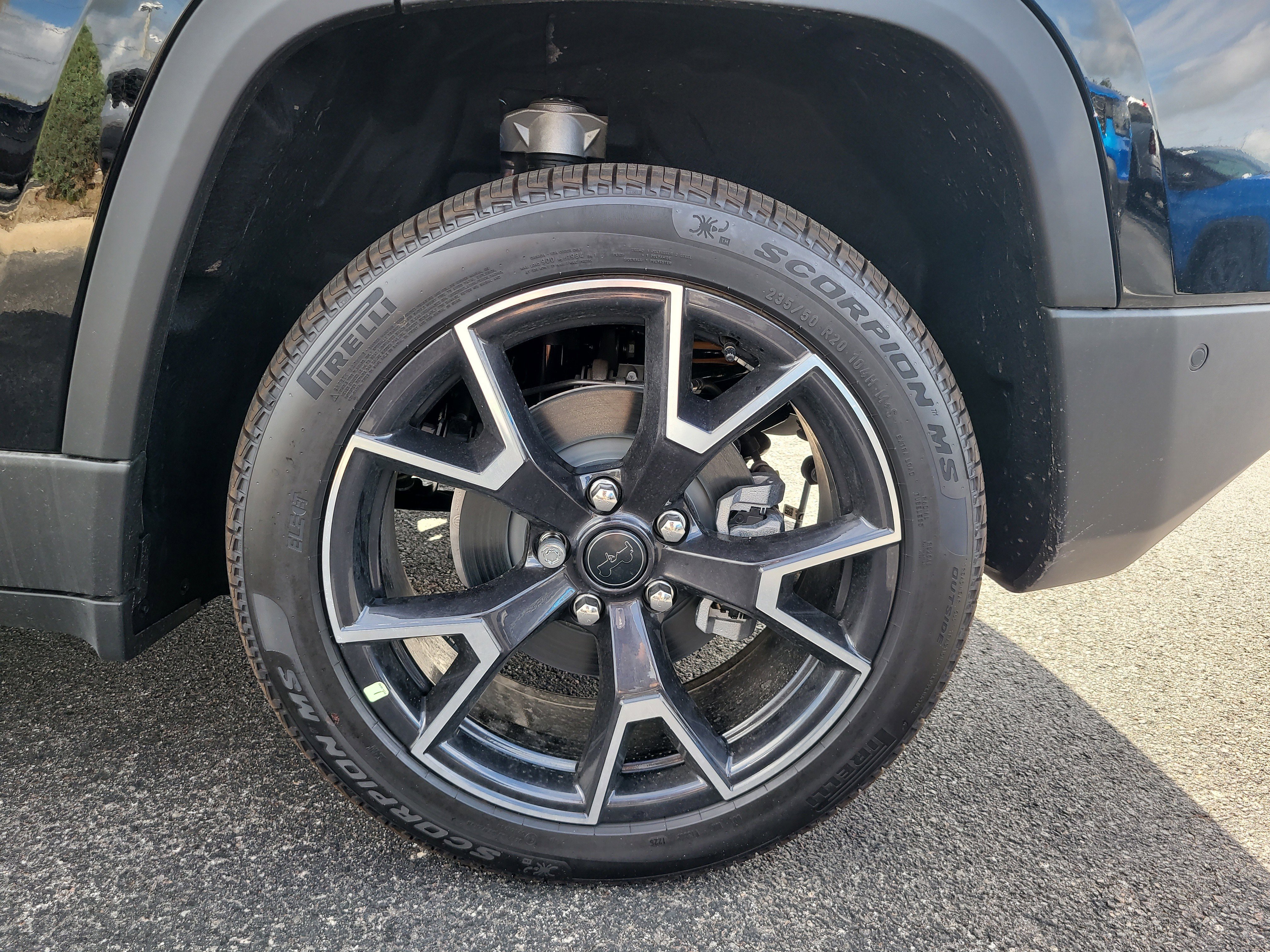 New 2026 Diamond Black Crystal Pearl-Coat Exterior Paint Jeep Overland image 9