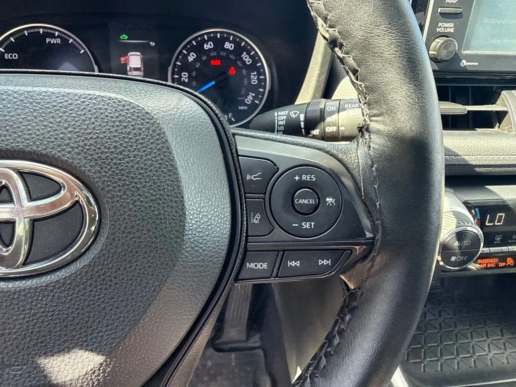 2020 Toyota RAV4 XLE - Photo 12