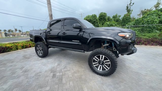 Used 2018  Toyota  image 4