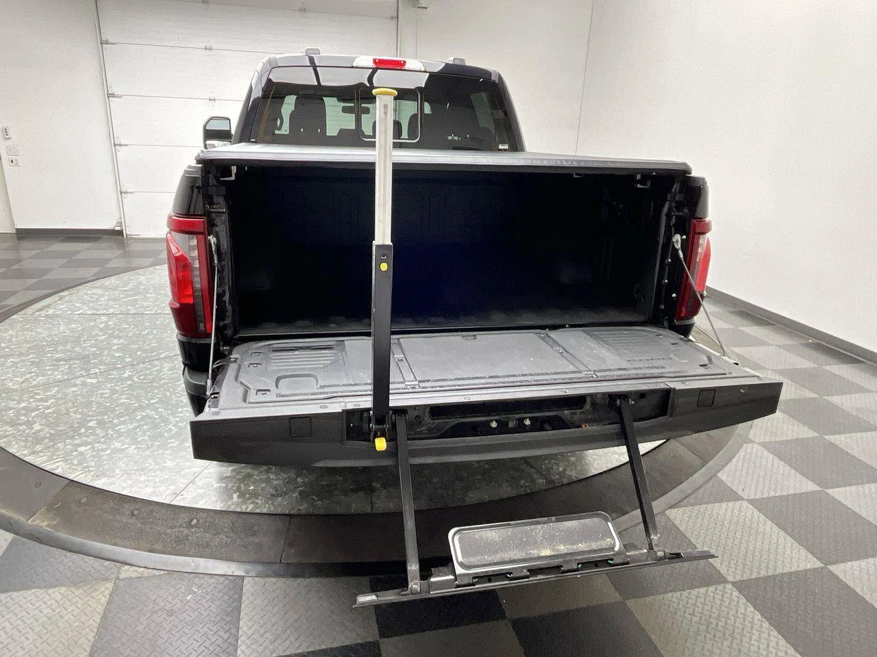Used 2024 Black Ford XLT image 35