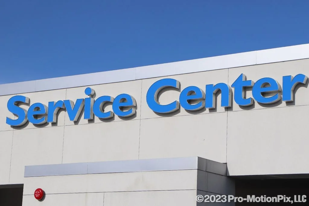 Used 2025 Pearl Toyota XLE image 13