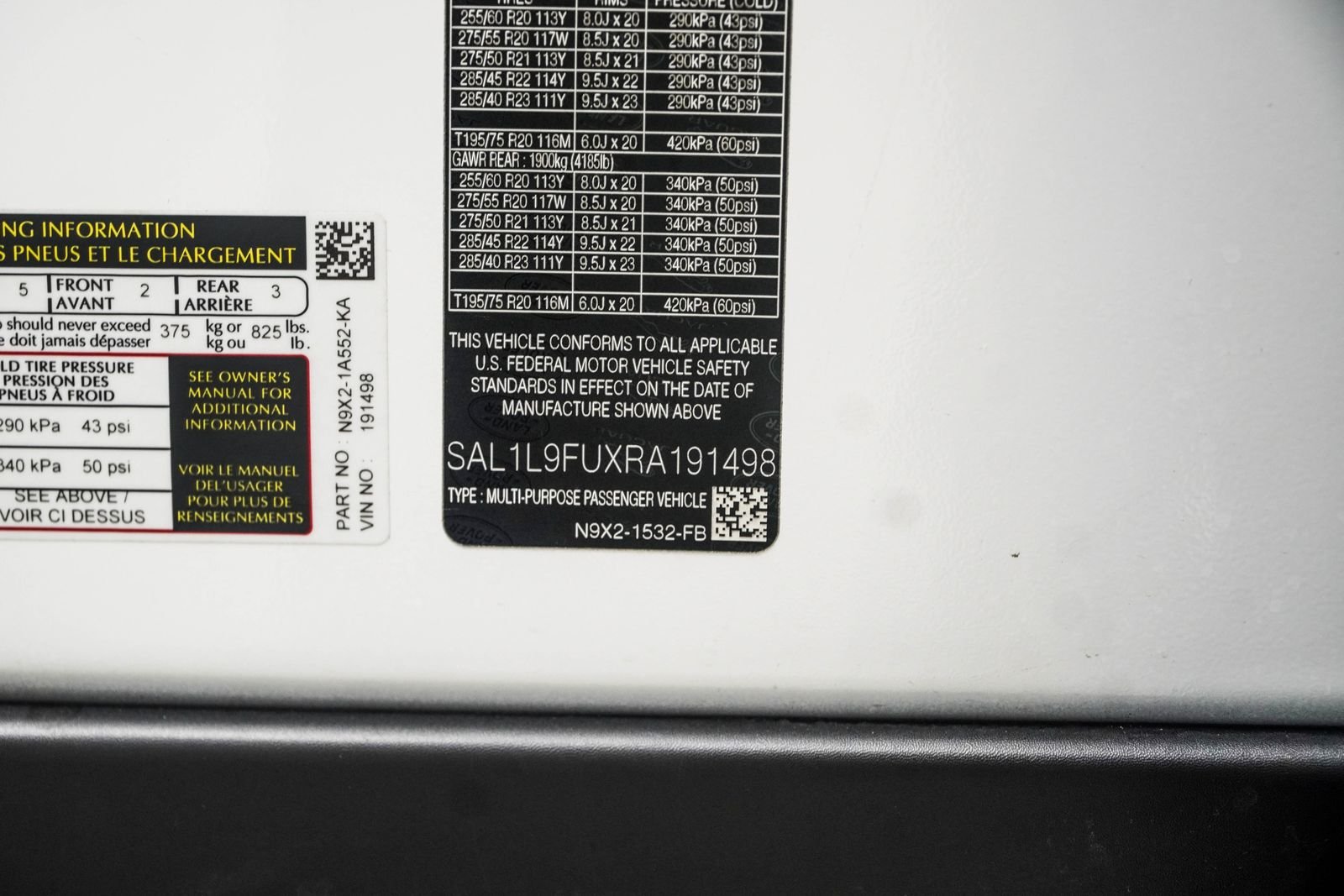 Used 2024 White Land Rover Dynamic SE image 46