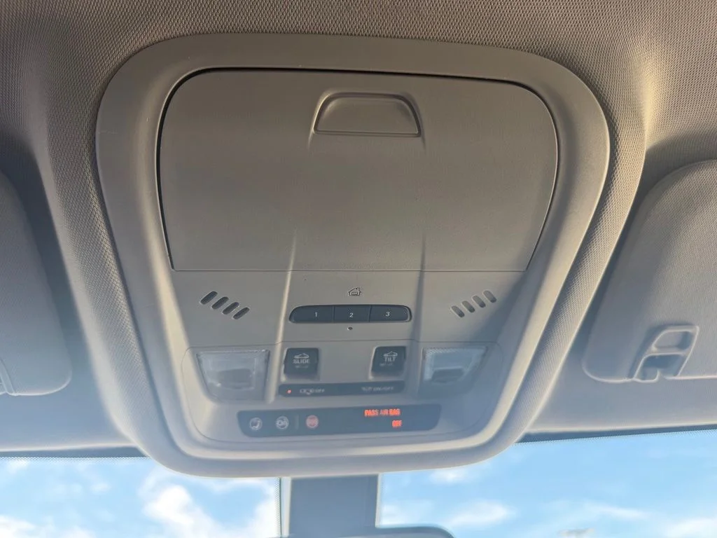 Used 2018 Silver GMC SLE-2 image 23