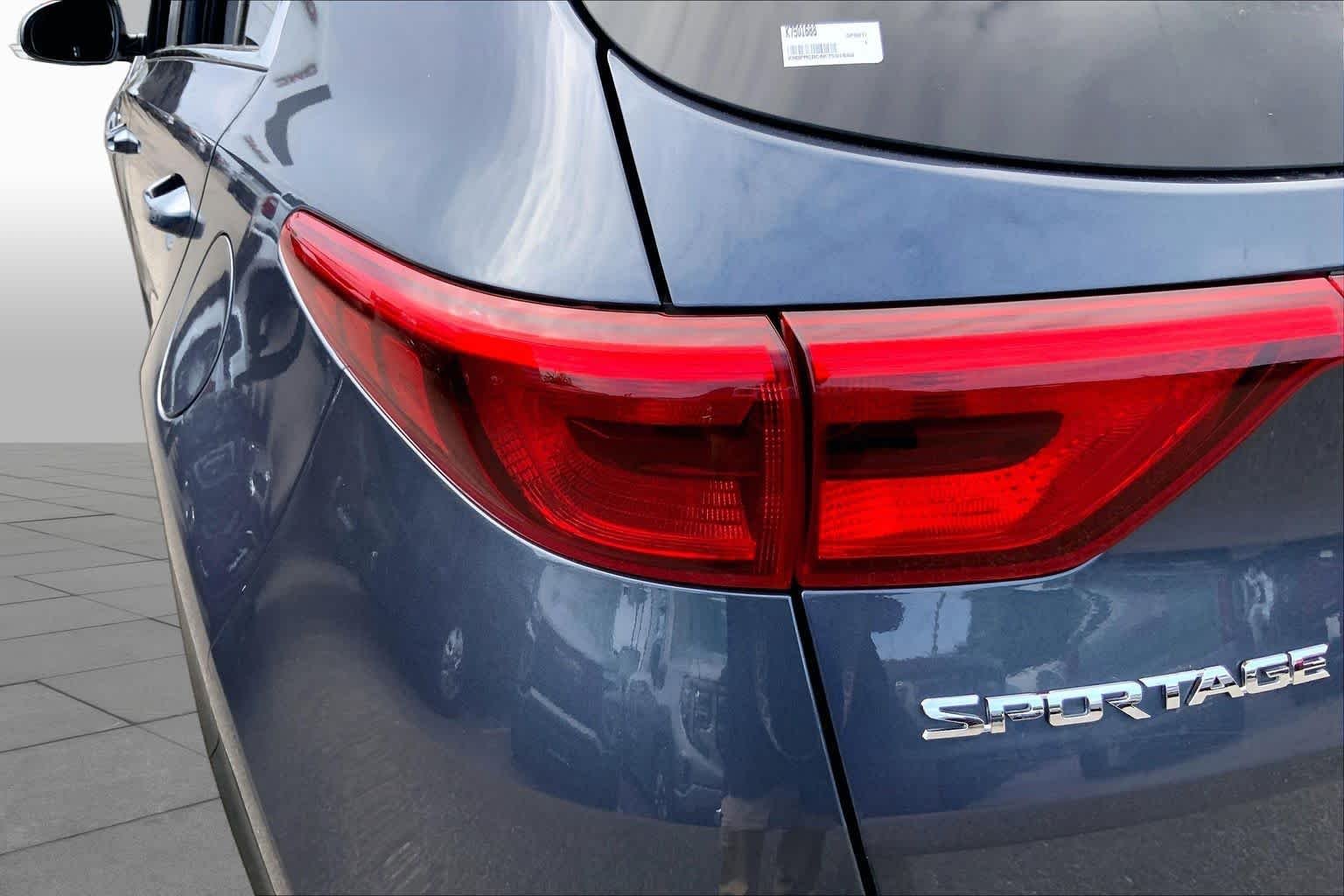 Used 2019 Pacific Blue Kia LX image 27