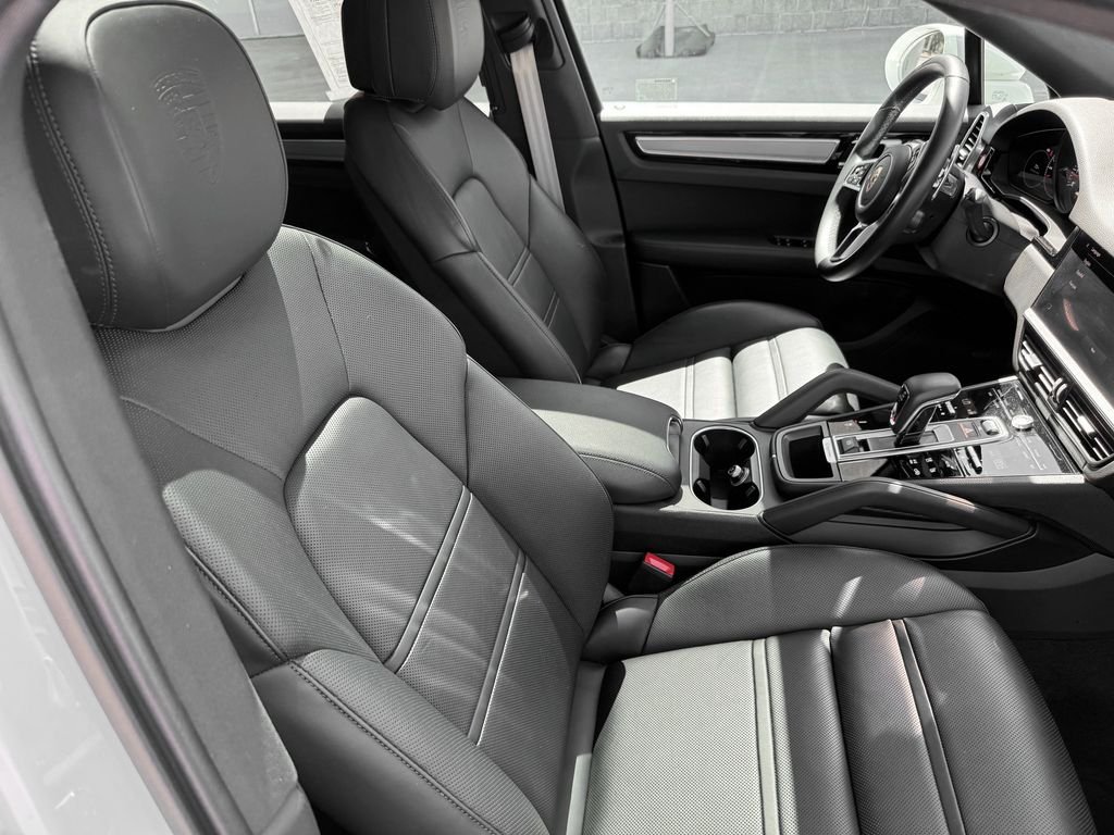 Used 2023 White Porsche Base image 30