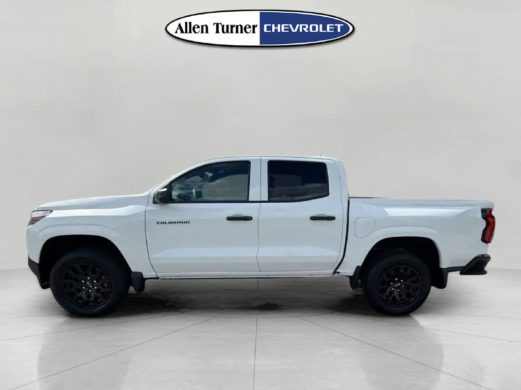 New 2026 Summit White Chevrolet WT image 6