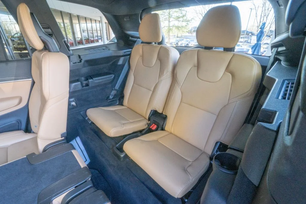 Used 2023 Silver Volvo Ultimate image 20