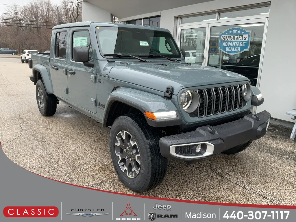 2026 Jeep Gladiator Sahara Auto's photo