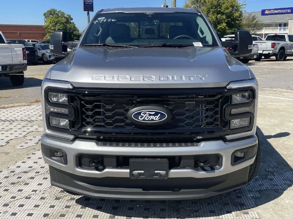 New 2027 Silver Ford XLT image 8