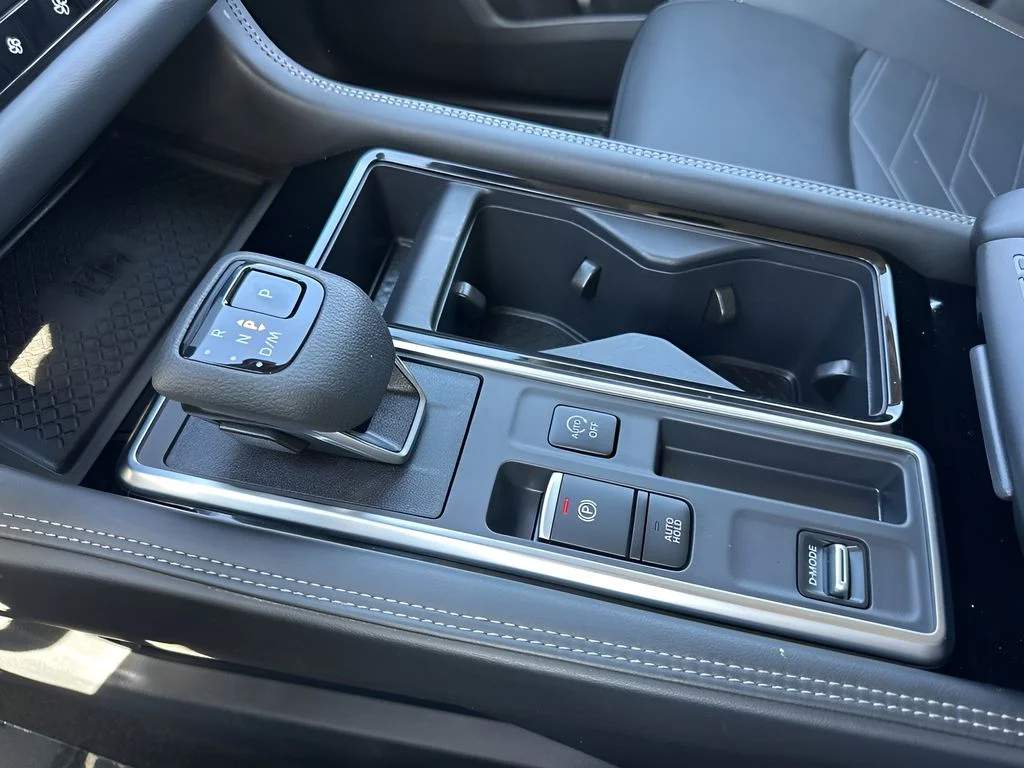Used 2025 Black Nissan Platinum image 16