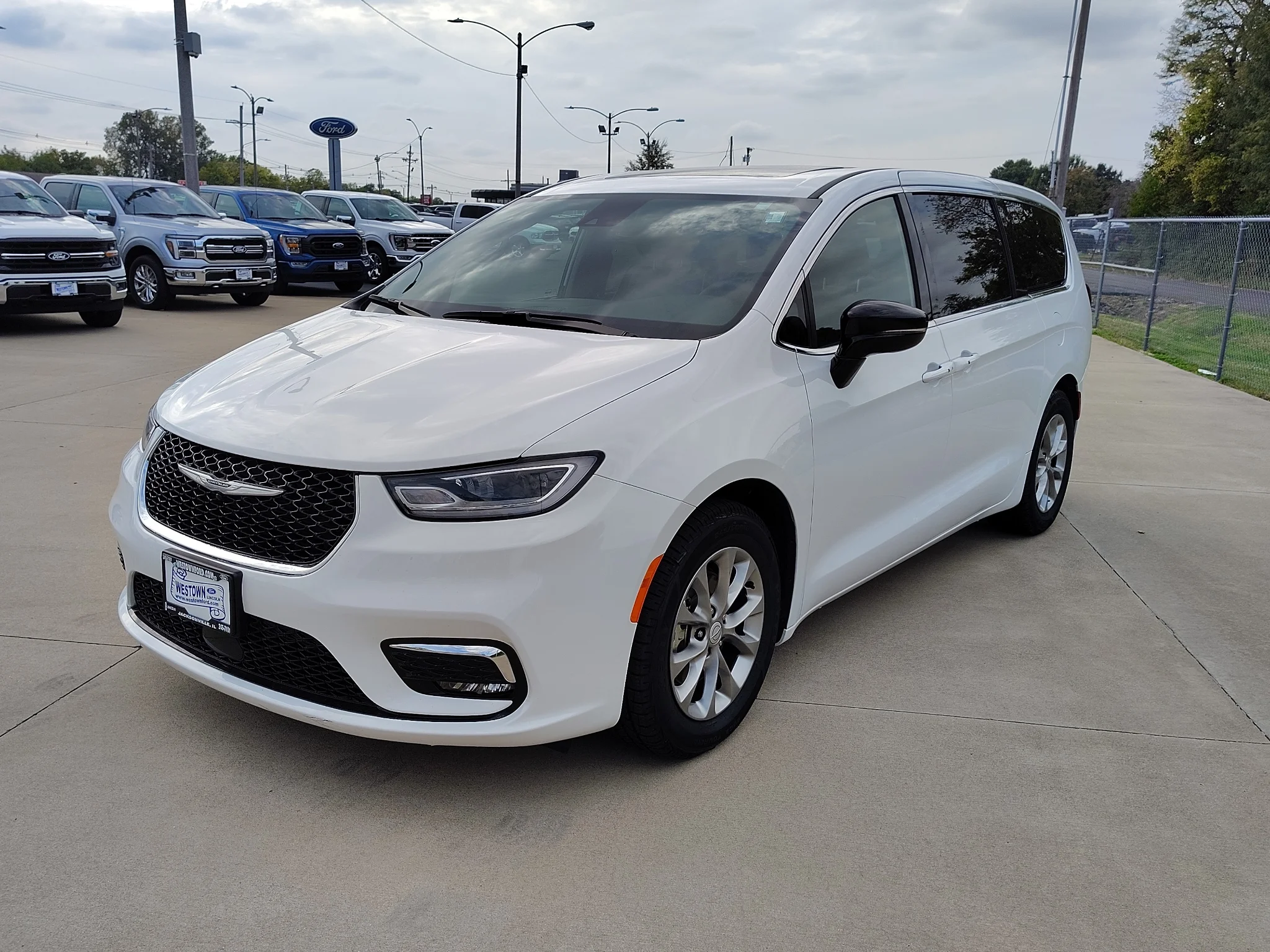 Used 2026 Bright White Clearcoat Chrysler Limited image 7