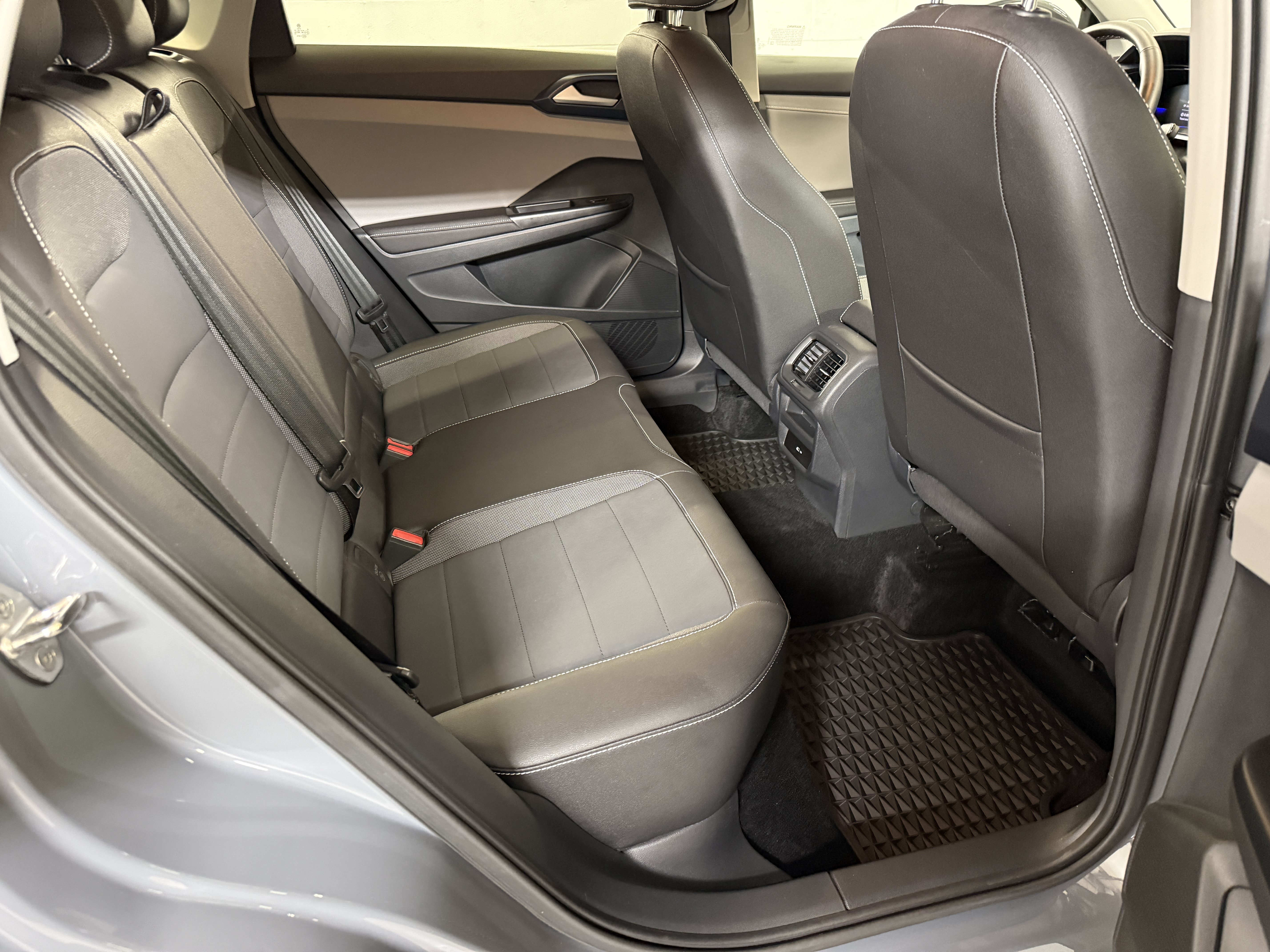 Used 2024 Pure Gray Volkswagen SE image 21